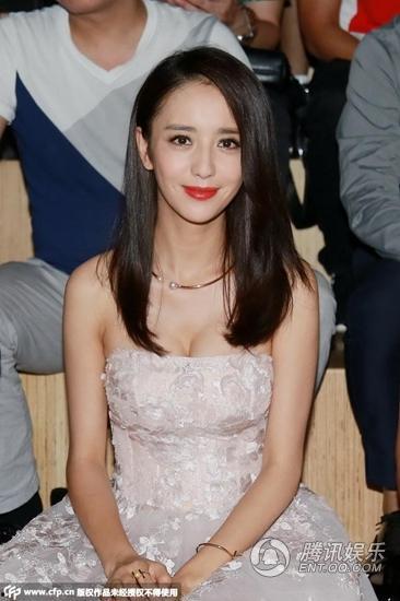 明星抹胸裙走光,明星抹胸裙秀场瞬间回顾